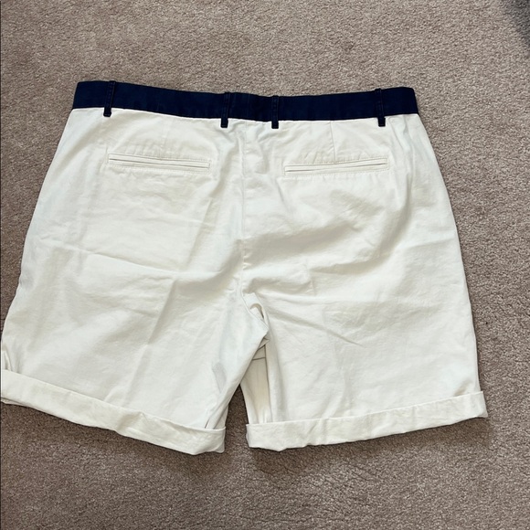 Gap khaki boyfriend roll up shorts Size 10 Navy and off white - Picture 2 of 8